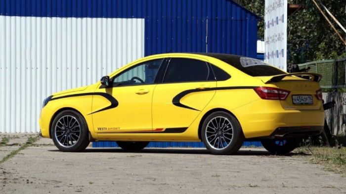 Το Vesta Sport είναι χαμηλωμένο κατά 45 χλστ. σε σχέση με την απλή έκδοση.